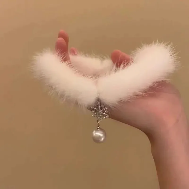 Women Sexy Snowflake Pearl Fluffy Necklace Choker Plush Velvet Clavicle Chain Collarbone Chokers Party Club Fashion Jewelry - Image 5