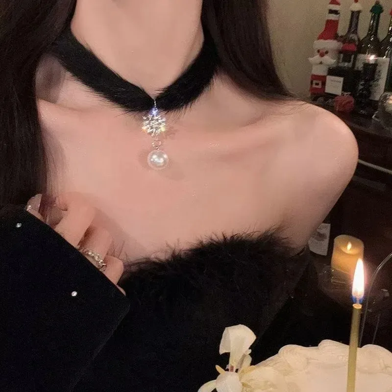 Women Sexy Snowflake Pearl Fluffy Necklace Choker Plush Velvet Clavicle Chain Collarbone Chokers Party Club Fashion Jewelry - Image 2
